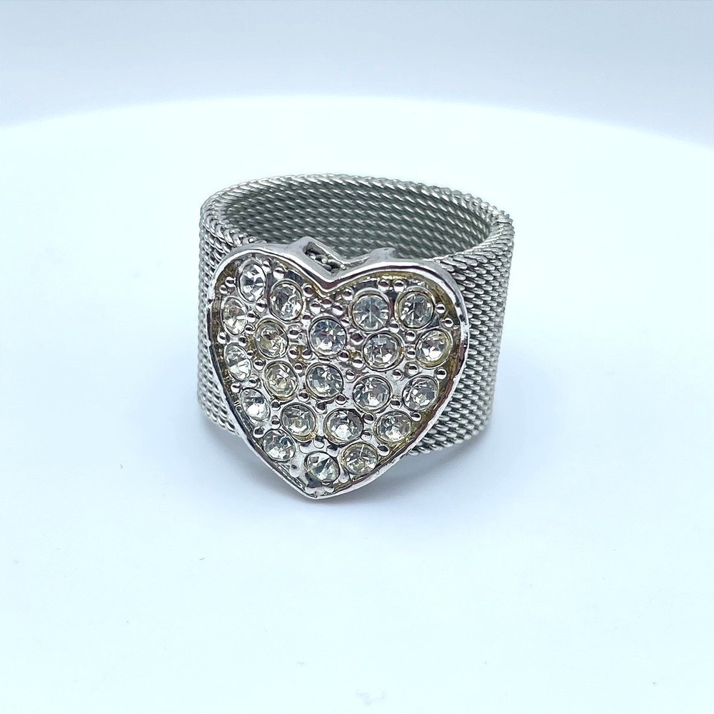 Silver-Tone Mesh Style Pave Rhinestone Heart-Shaped Top Class Band Cocktail Ring - Picture 4 of 8